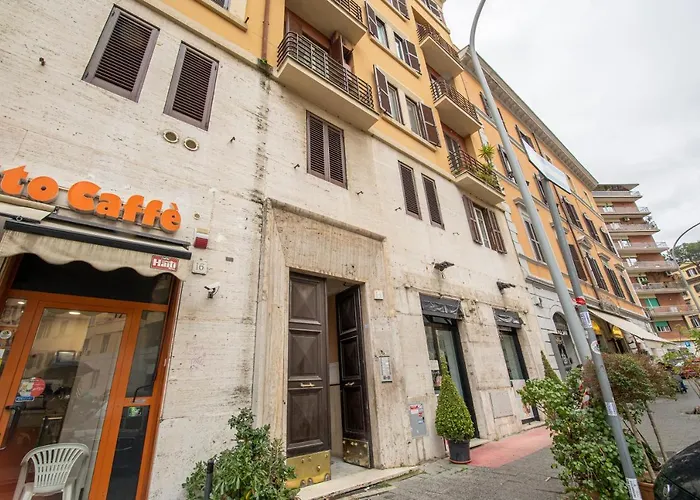 Refuge On Piazza Re Di